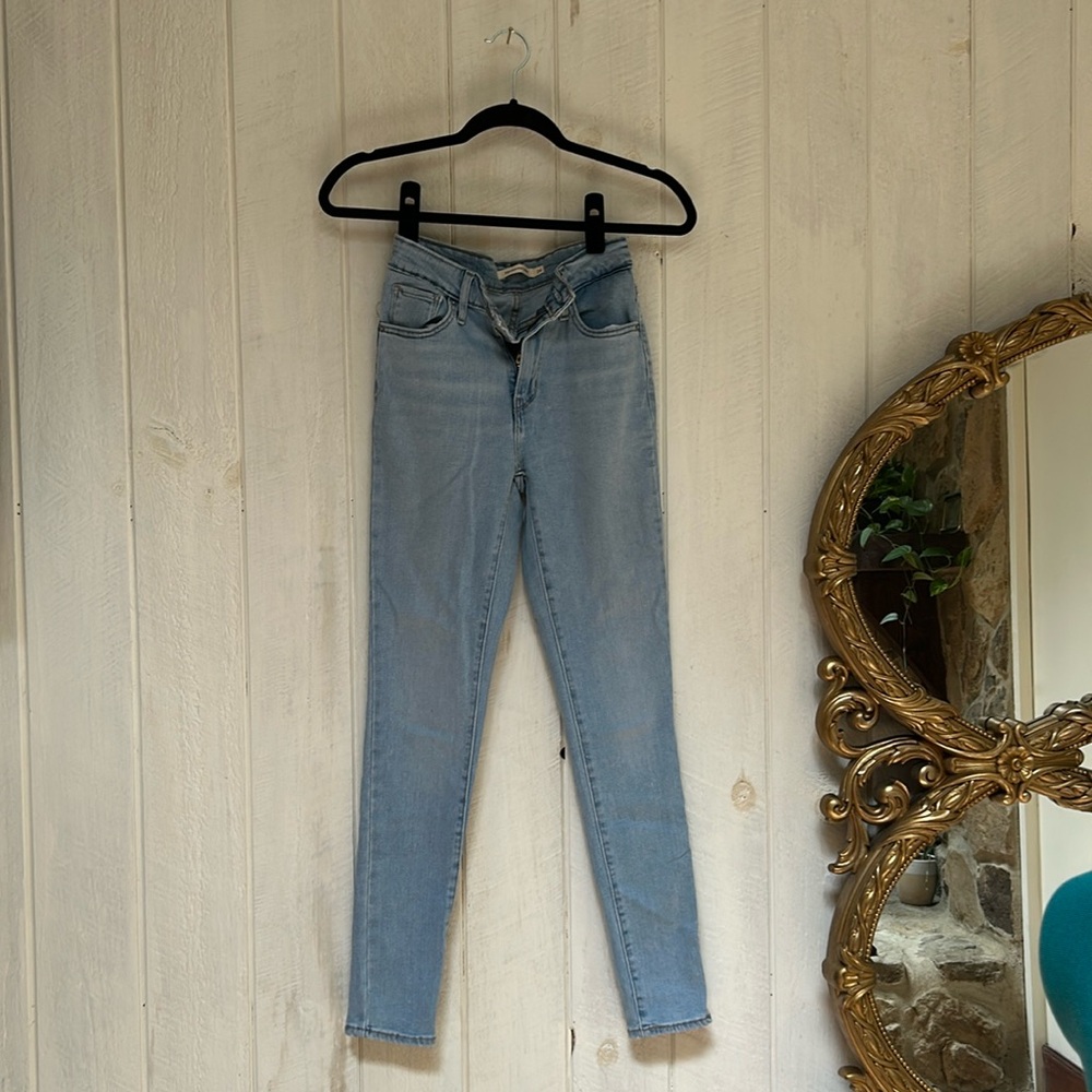 Levi’s 721 high rise skinny jeans light wash